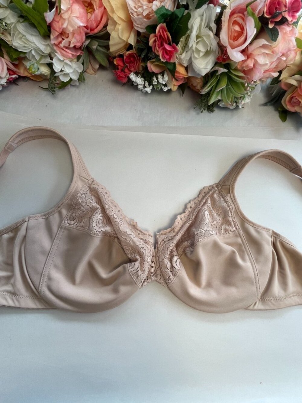 Glamorise 1240 MagicLift Lace Support Wireless Bra Nude 44C